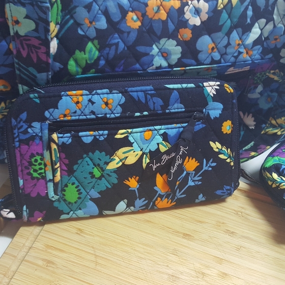 Vera Bradley purse, cosmetic bag, and wallet - Picture 5 of 6